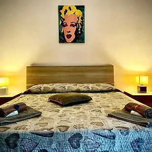 Tinashouse Privatunterkunft