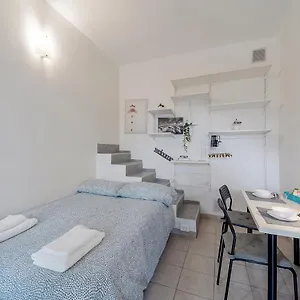 https://piccolo-monolocale-centro-e-stazione-del-treno.hotelitalianriviera.com